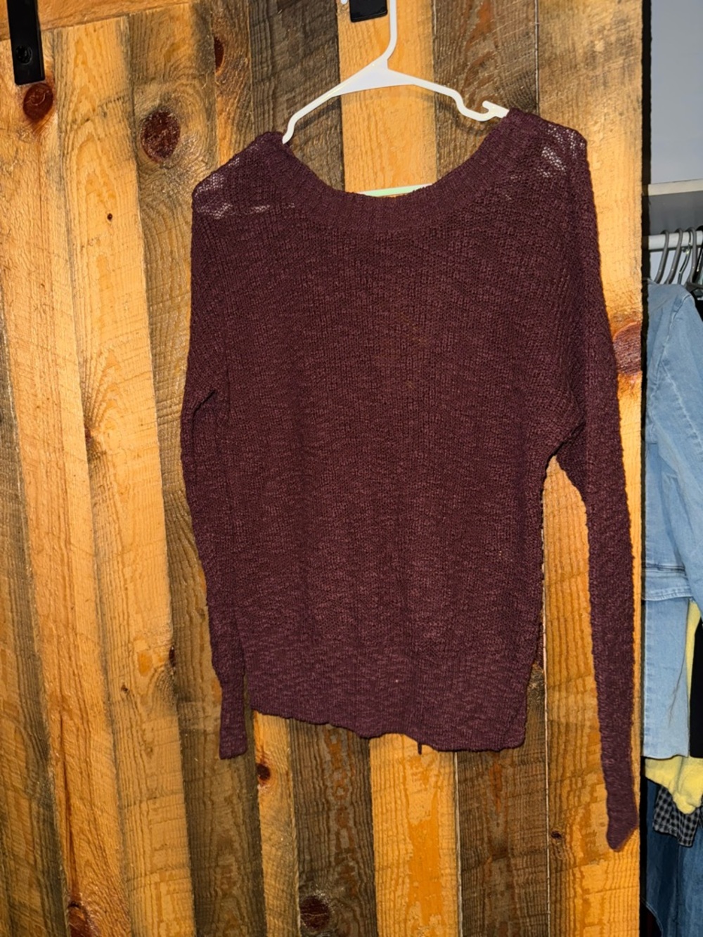 BKE Women's Scoop Neck Sweater in Burgundy